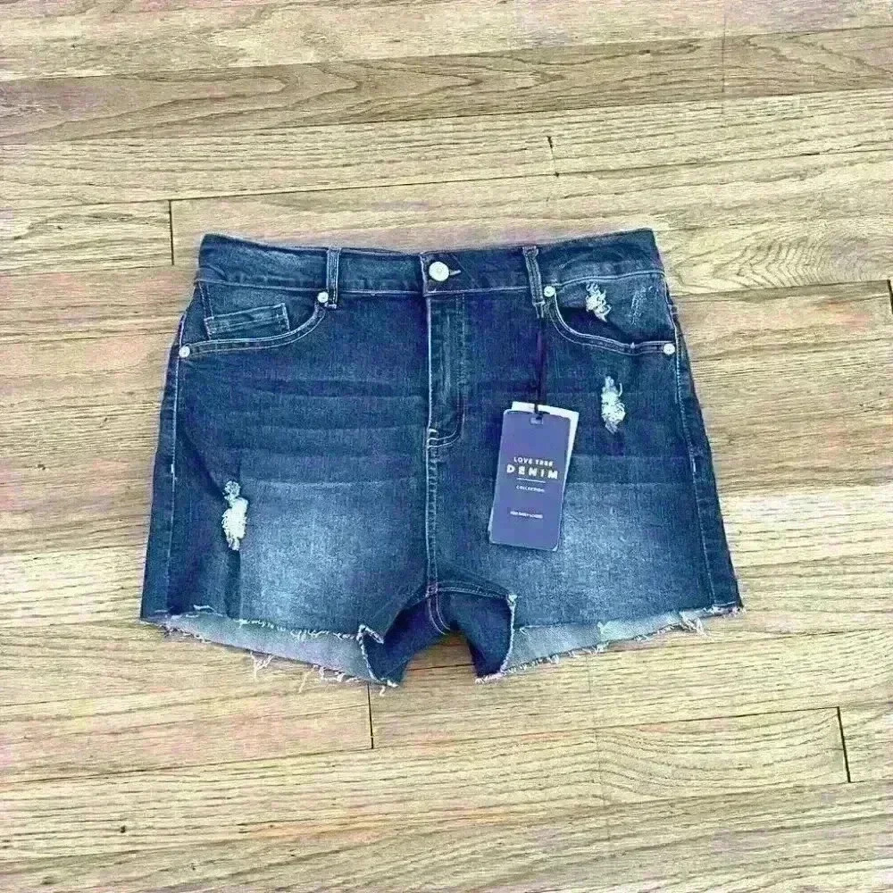 NWT Women's LOVE TREE Jean Shorts  Size Large Stretch Hi-Rise Distressed denim